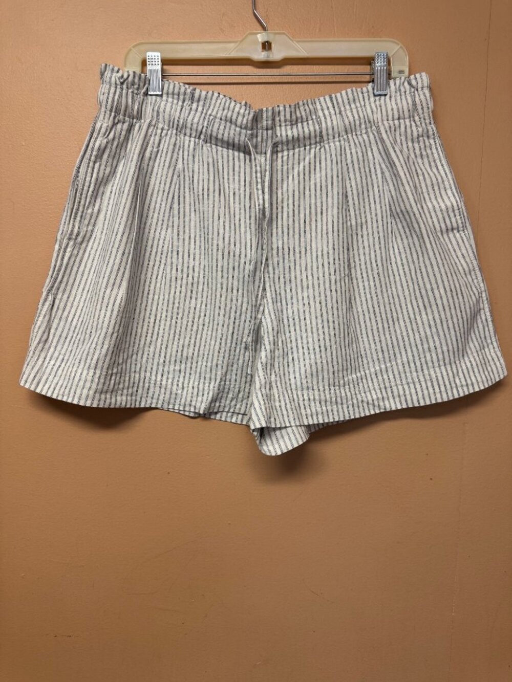 Uniqlo Shorts Womens XL Strips Paperbag Drawstring Elastic Waist Linen Blend Bea